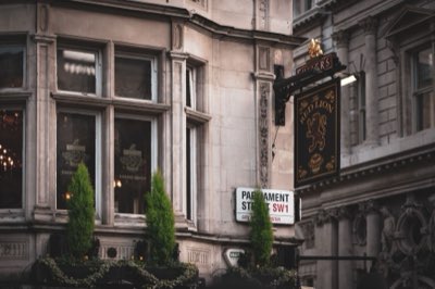 Cultura Pub Londres: Etiqueta y rituales para viajeros expertos