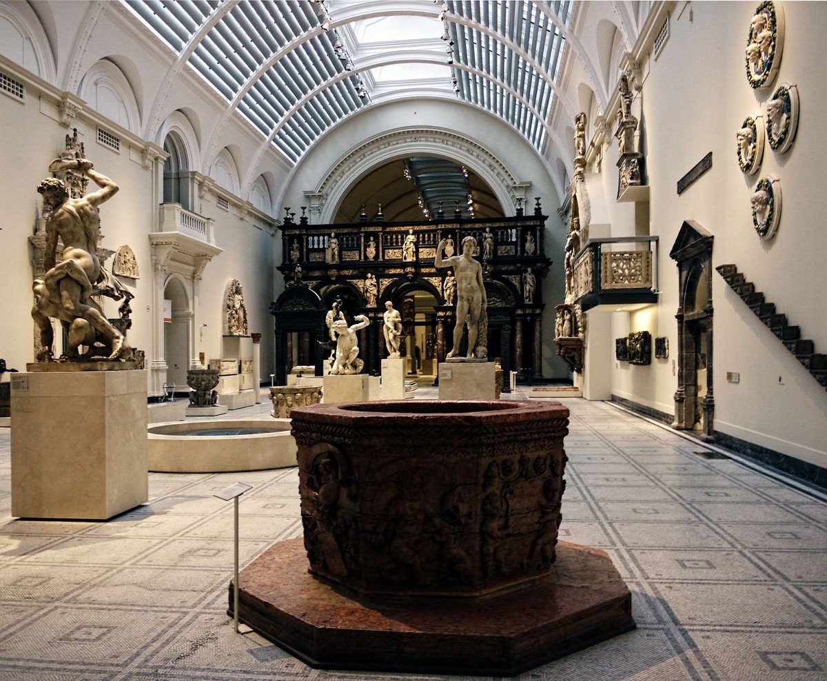 London Art Gallery Entrance