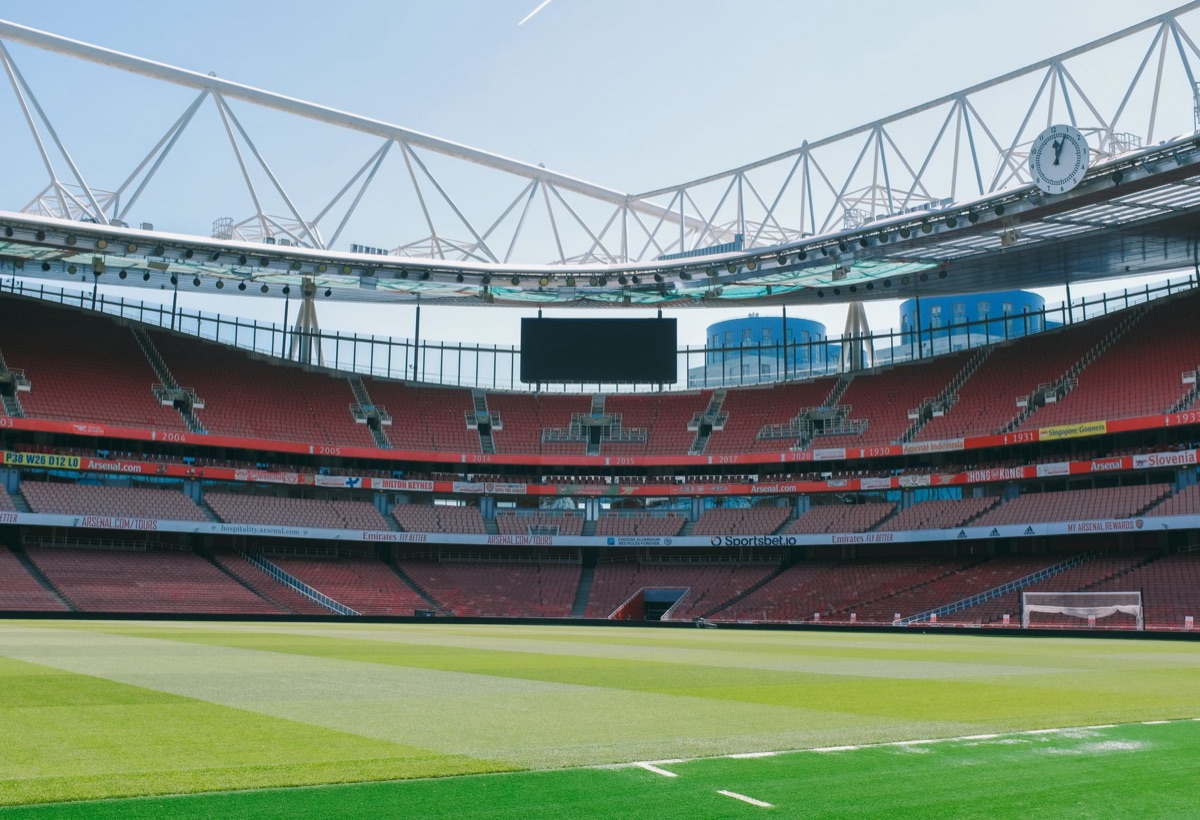 sedie di un stadio di calcio a Londra