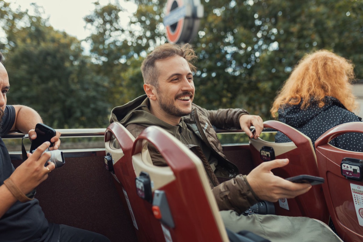 ônibus de turismo em londres com passageiros