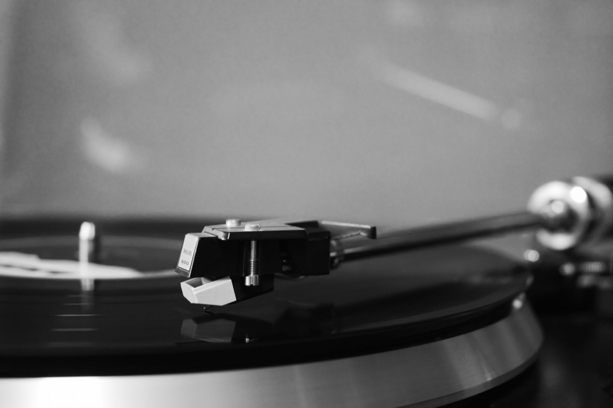 record player con vinyl ruggito