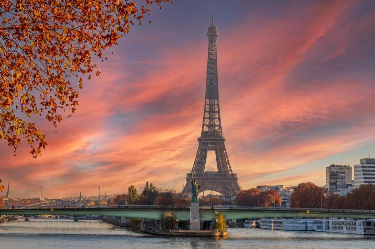 Tour Eiffel à l'horizon