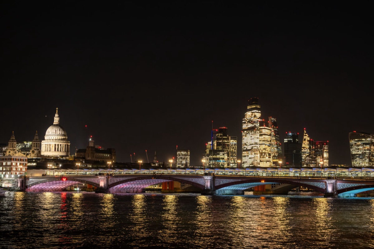 Paisagem do skyline de Londres com sinal 'I Love London'