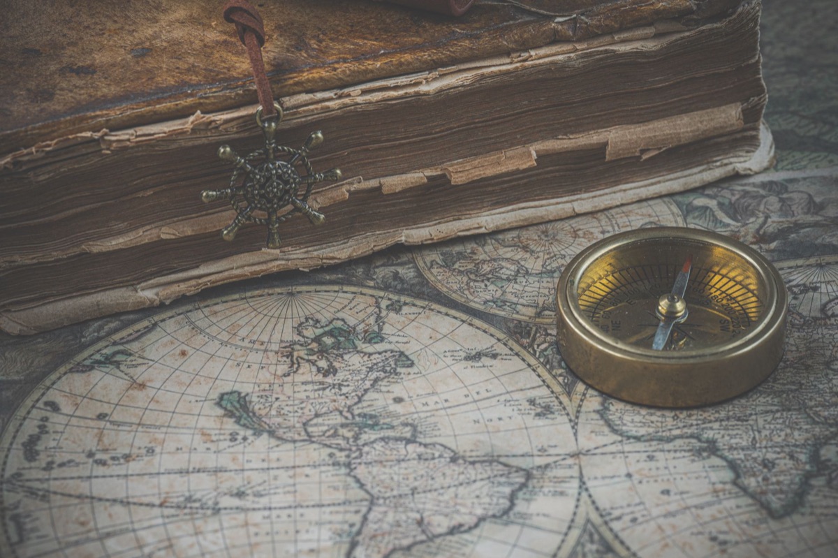 Golden Compass Book Cover